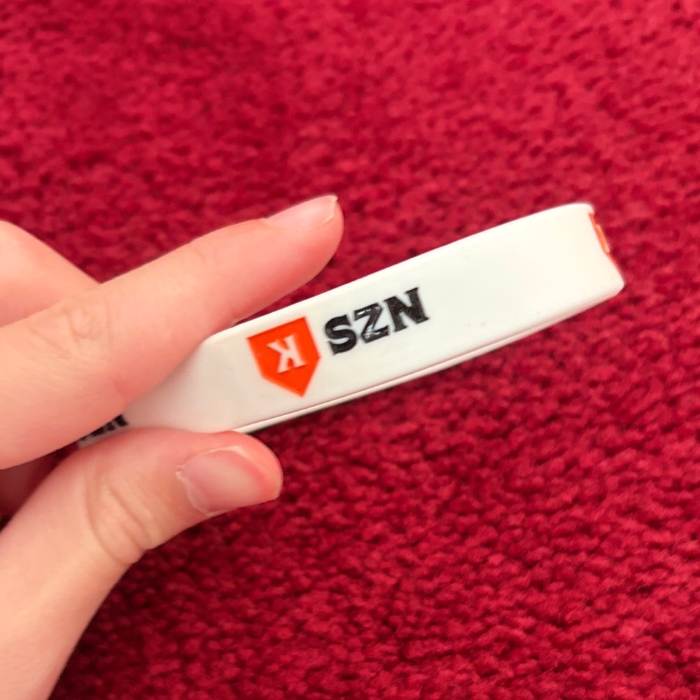 2 Pitchers Only Silicone Wristbands - Picture 4 of 4